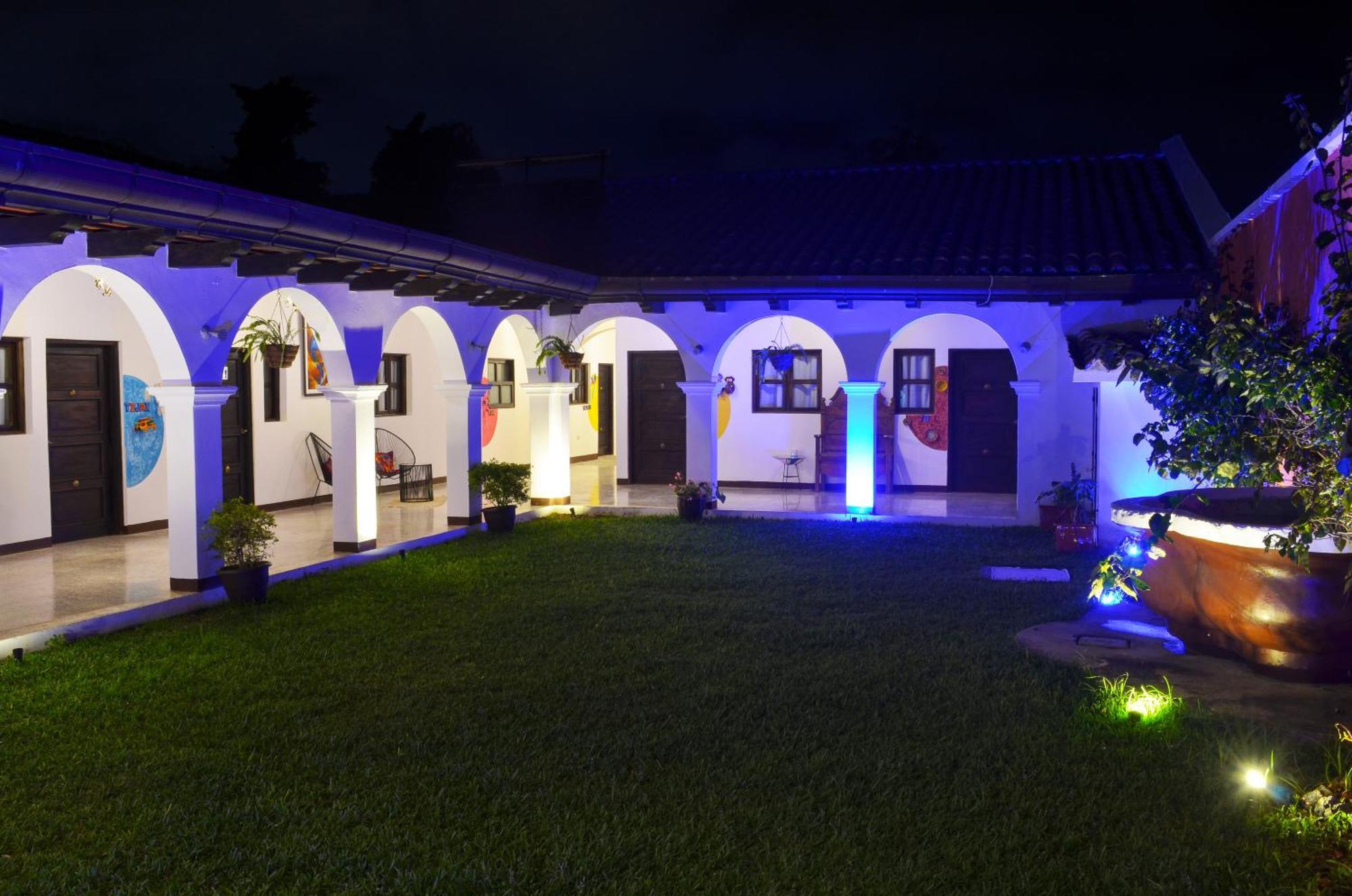 Luna Maya Boutique Hotel Antigua Exterior photo
